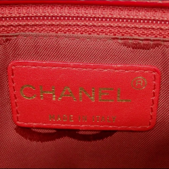 CHANEL red patent leather “chocolate bar” tote bag - Picture 7 of 7